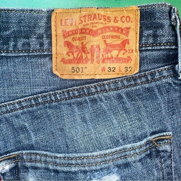 Levi’s 501’s shredded cutoffs sz 32 - Picture 4 of 6